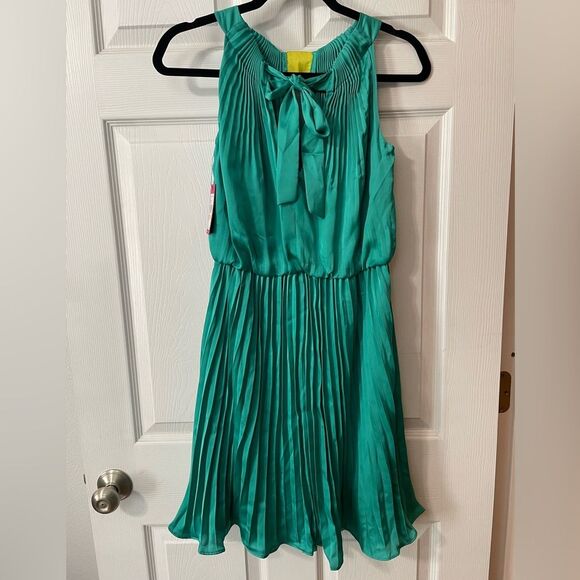 NWT- Vince Camuto 2 Dress Satin Green Pleated Halter Sleeveless $138 Blouson - Picture 8 of 14